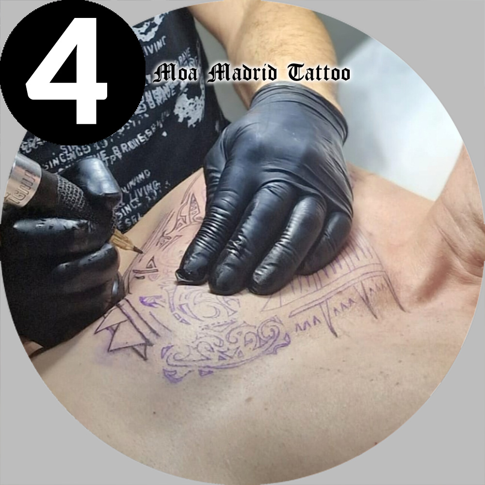 Escoge a un tatuador que te pruebe el diseño antes